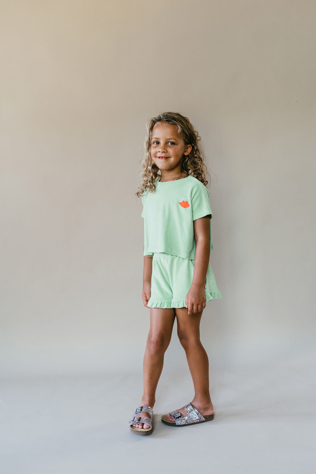 Towel "KISS" Tee | Quiet Green