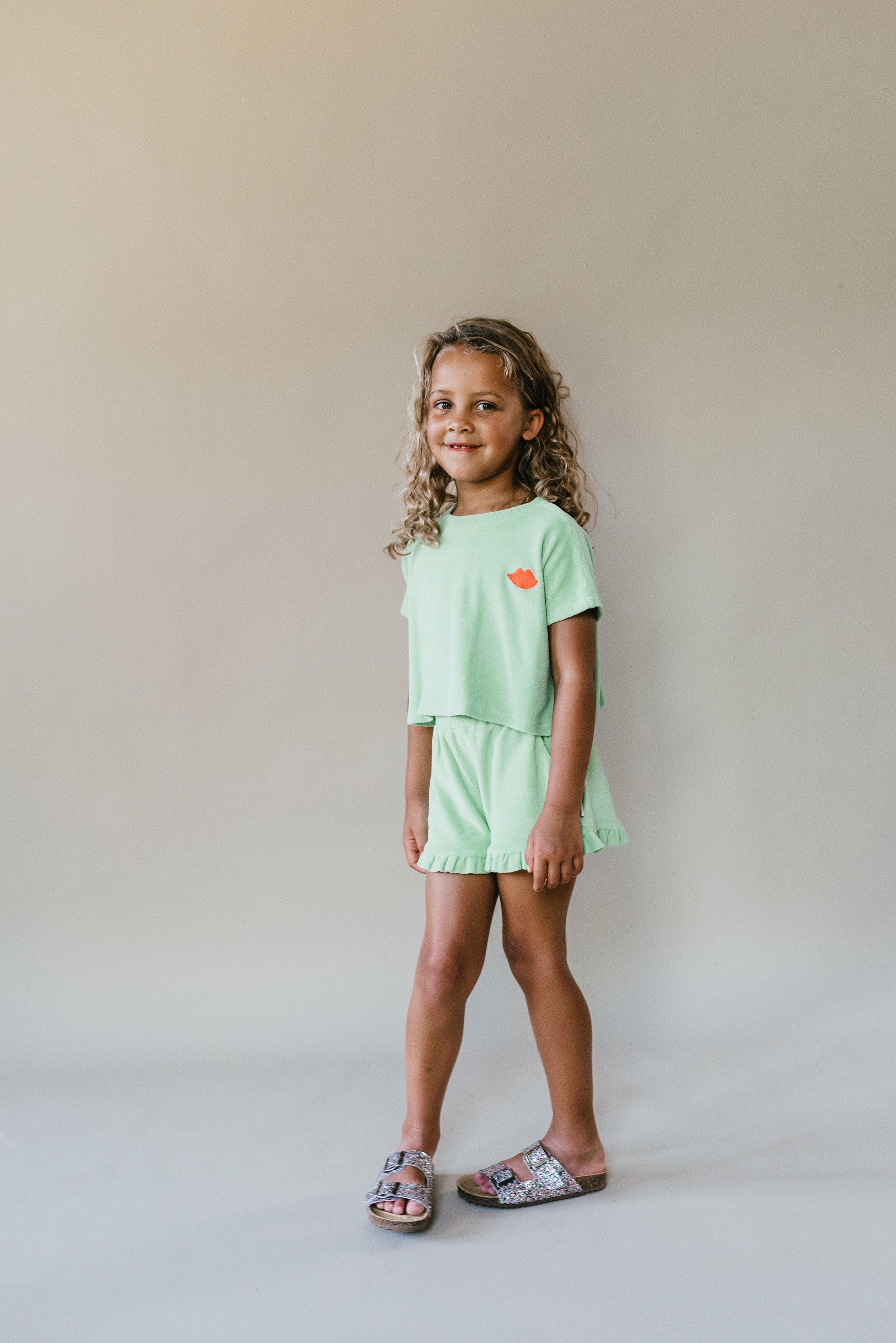 Towel "KISS" Tee | Quiet Green